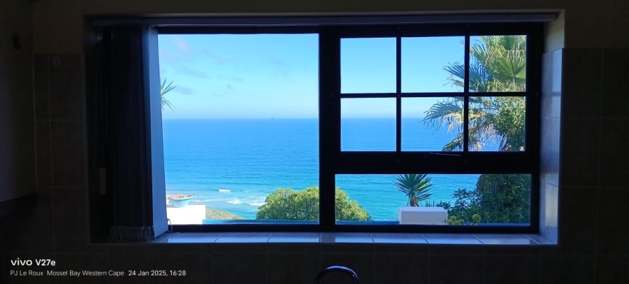 To Let 5 Bedroom Property for Rent in Dana Bay Western Cape